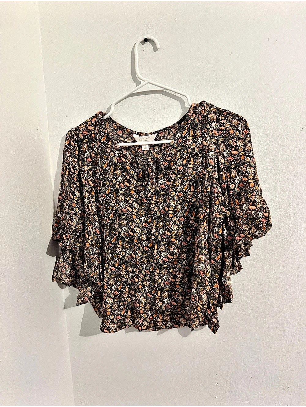 LC Lauren Conrad Floral Flutter Sleeve Blouse in Black & Pink Size Large Like
